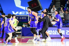 선수 3명 빠지고, 외인은 갑자기 떠났고, 감독은 늦게 왔다... 그런데 23년 만에 대기록, 삼성 개막 3연승이 더 놀라운 이유