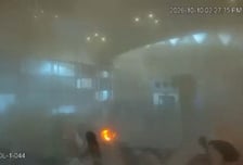 사우디 리야드 공항, 연이틀 공습 '13명 사망'...후티 "예멘 침략말라"