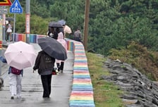[내일 날씨] "우산 챙기세요" 전국 비 소식…밤부터 쌀쌀