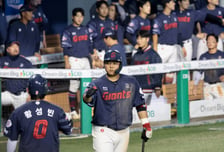 [포토] '황성빈 득점 축하' 한동희