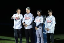 '베어스 레전드' 4인이 건넨 홈플레이트, 잠실의 한 시대가 저물었다... 두산, 12일 롯데전 마치고 잠실구장 은퇴식 개최