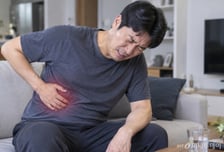 자주 체한다 싶었는데...패혈증 번져 생명 위협? 몸속 '돌' 방치했다간