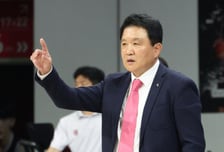 [포토] 유도훈 감독 '작전 변경'