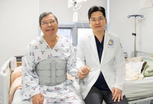 한국서 '다리 마비' 수술받은 미국인 의사…"K의료, 빠르고 저렴" 극찬