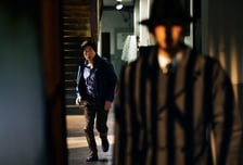 300만 넘긴 '암살자(들)', 연휴 끝나도 멈춤 없다…연일 흥행 1위 [박스오피스]