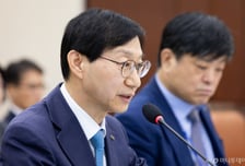 "임기 끝까지 지킬거냐" 질문에…김성주 이사장 "그렇게 하길 원한다"
