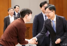 靑 비서실장으로 영전해 공석된 국세청장, 차기 주자는?