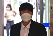 '원정도박→3억 원대 사기' 안지만, 끝내 징역 1년 8개월 실형 엔딩 "유명 야구 선수인 걸 범행에 이용했다"