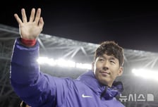 "하필 왜 이때..." 손흥민 앞에 떨어진 '진짜 폭탄'... 사우디, 아시안컵 '1년 연기' 가능성 "SON 라스트댄스 안갯속"