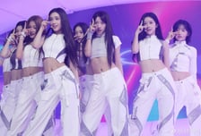 '이수만 걸그룹' A2O LITE, 데뷔 29시간 만 멜론 1위…최단 기록