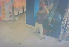"의자로 흉기 막다 쿵"...인천 흉기난동 긴박했던 5분 CCTV 보니