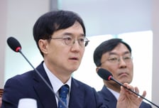 與, 대법원 질의 계속… 野 "선관위 특검 영장기각 문제"