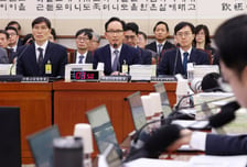 '대통령 재판중단' 여야 공방 격화… 고법원장 "개별 재판에 관여 불가"
