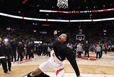 덩크는 멋졌는데 바지가 '훌러덩'... NBA 스타 스코티 반스 '민망한 워밍업' 화제, 본인도 빵 터졌다