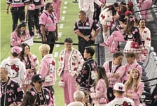 축구장 맞아? 온통 핑크빛 '헬로키티 세상'... SON 원맨쇼 펼친 LAFC, 2만 2000명에 선물→팬들 반응도 폭발