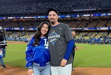 "손가락 자르겠다!" LAD 선발 투수 아내, NLCS 패배 후 '살해 협박' 메시지 공개 파문