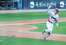 '와' 김도영 '데뷔 후 최초' 개인 역사 대단하다! 8회말 2아웃 또 터졌다, 멀티홈런 대폭발! '차라리 자동으로 걸러야 하나...' KIA, LG 꺾고 운명의 1차전 기선 제압 [준PO1 현장]