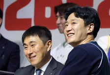 허웅 결장 소식 전한 이상민 KCC 감독 "골반·내전근 통증, 다음 경기도 아마 쉽지 않을 것"