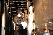 "불이야!" 女 13명 나오자 흉기로 푹푹...고시원 '지옥의 30분'[뉴스속오늘]