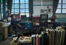 '폭설' 김윤석 VS 구교환, 선후배 대치 현장 포착!...도대체 무슨 일?