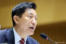 한강버스 수사의뢰서 공방…서울시 전 조사과장 "대면보고·은폐 없었다"