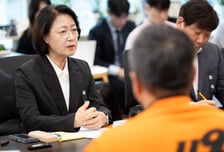 '소방 빨대' 정면돌파 추미애 "실수 질타 감수…기형적 재정 고치자"