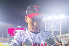 '탈락 직후' LG 주장 나홀로 두 손 모아 고개 숙였다, 그리고 탓한 건 '단 1명' 뿐이었다 "팀 분위기 바꾸지 못했다" [준PO3 현장]