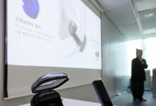 "착용감·음질 다 잡았다" 삼성, 귀 안막는 '클립형 이어폰' 승부