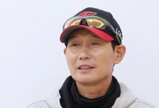 '무기력한 준PO 3연패 탈락' 염경엽 감독 "팬 기대 못 미쳐 죄송하다... 절실한 야구할 수 있도록 하겠다" [준PO3 현장]