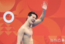 '터치패드 1위로 찍고도' 황선우, 발차기 위반 실격 '6관왕 무산'... '철의 여인' 김서영은 '11연패' 대업