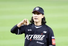 [오피셜] 'LG서 16년' 장발 투수 '끝내' 반등 실패... '광주→서울→제주→대전→인천→수원' 전국일주 우완도 떠난다! KS 앞둔 KT, 10명 재계약 불가 통보