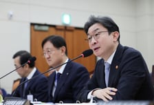 금융위원장 "솔리다임 상장땐 SK하이닉스 이사회 '5대의무' 이행해야"