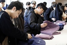 "팔란티어 옷이다!" 20만원에도 품절…한남동 팝업스토어 '들썩'