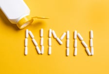 "먹으면 젊어진다?"…비타민보다 10배 비싼 'NMN', 의사의 경고