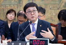 북한군과 전쟁하는 게임, 평가 묻자…문체부 장관 "표현의 자유"