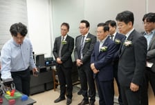 "어제 배운 작업, 오늘 척척"…카본식스, 경남 데이터센터서 로봇 시연