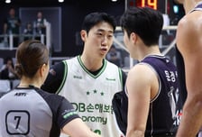 [포토] 정효근-문정현, 화해는 빠르게