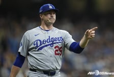 '투수 쓸어 담았는데' 다저스 NLCS 탈락 충격, FA 스쿠발은 잡는다 "짧은 시간에 엄청난 영향 미쳤어"