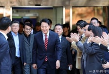 與 "오세훈, 무죄 판결 환호할 때 아냐…한강버스 의혹 답해야"
