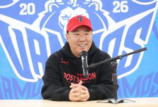 [포토] 이범호 감독 '자꾸 웃음이...'