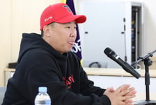 [포토] 이범호 감독 '하루 더 쉽니다'