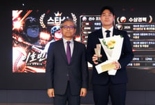 "김도영 후계자라니, 내겐 과분하다" 겸손한 KIA 1R 거포 이호민, 미래스타상 받고 새벽 기차로 훈련 간다 [2026 퓨처스 스타대상]