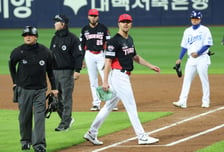 [포토] 네일 '카스트로 뒤를 부탁해'