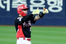 [포토] 카스트로 '안타-홈런-안타'