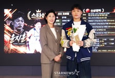 "함께 뛰는 지금이 감사하다" 경복고 윤지훈, '쌍둥이' 윤지원과 나란히 수상 영광... "목표는 NBA, 한국 최고 선수" [2026 퓨처스 스타대상]