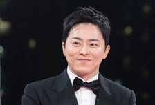 "바지 내려가 엉덩이까지 훌러덩"…조정석, 아찔한 무대 사고