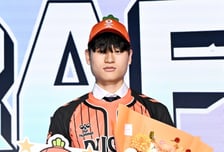 이변은 없었다! '최대어' 윤경 전체 1순위, 2% 현대캐피탈은 2순위 대반전... 남자배구 역대 최저 지명률은 옥에 티 [KOVO 신인드래프트]