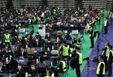선관위 특검 '올림픽 공원' 투표지 공개 검증…자정 넘어 끝날 듯