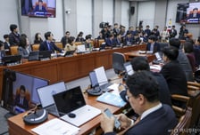 여야, 靑국감 전부터 정면충돌…"김태규 명패 빼라"vs"일 좀 하자"