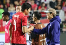"이강인·김민재 직접 보겠다" 모레노, 명단 발표하자마자 유럽행... 황인범 경기까지 챙긴다 [천안 현장]